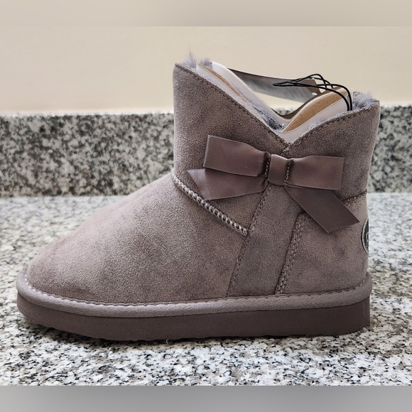 **NWT** Girls PAWZ by Bearpaw Sz 1 Grey Gray Winter Fur Bow Boot Microsuede Warm - Picture 2 of 12